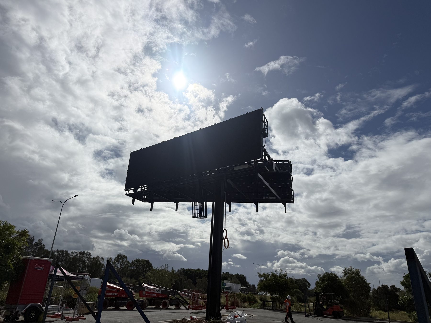 Dual-face V-Pack LED spectacular structure silhouetted against the sky
